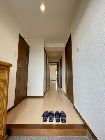 物件内観写真4　(シンプルで使いやすい玄関です)