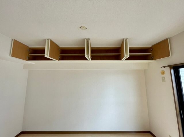 物件内観写真7　(ちょっとした収納スペースも充実しています)