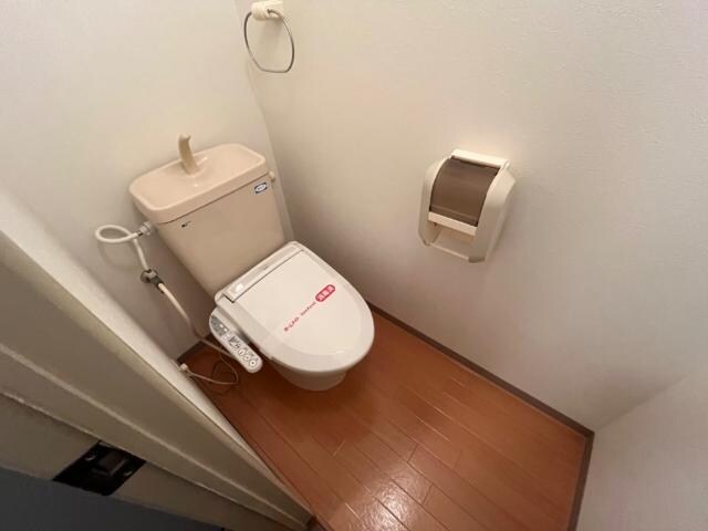 物件内観写真16　(シャワー付トイレ)