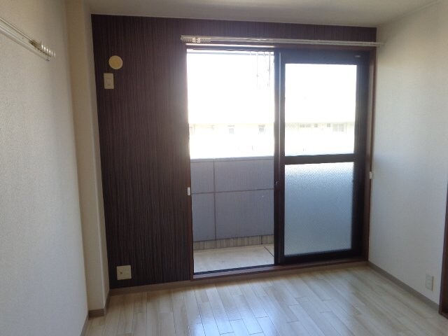 物件内観写真13　(洋室)