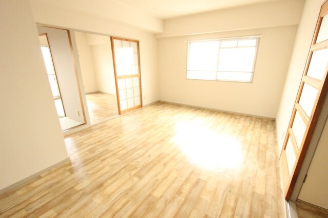 物件内観写真4　(他のお部屋の写真です)