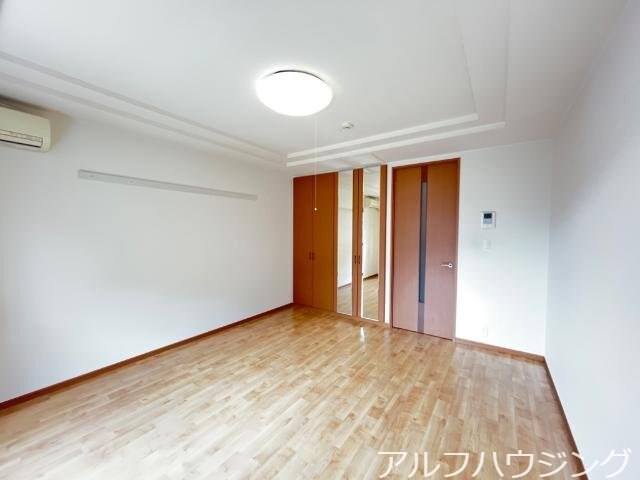 物件内観写真4　(洋室)