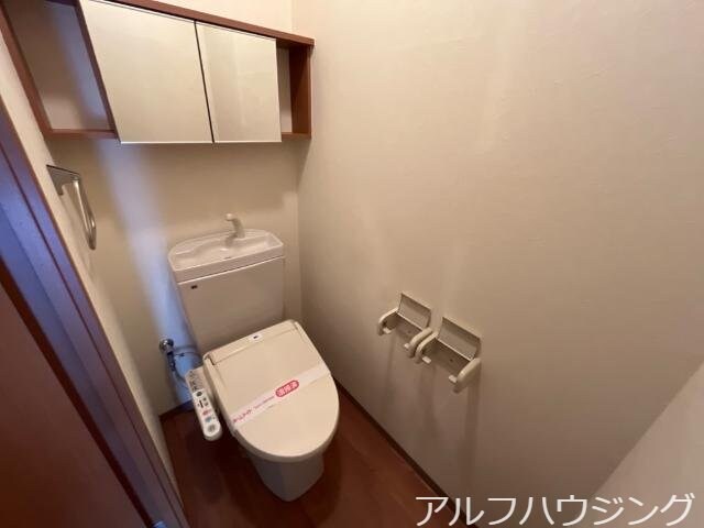 物件内観写真11　(シャワー付トイレ)