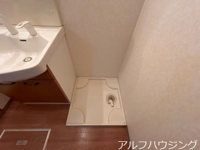 物件内観写真16　(洗濯機置場)