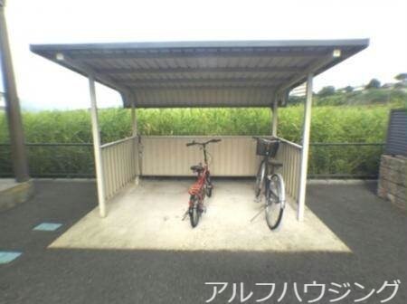 物件外観写真3　(駐輪場)