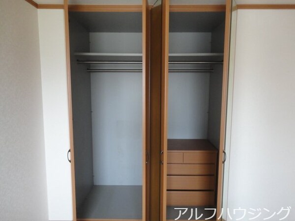 収納(北洋室　クローゼット)