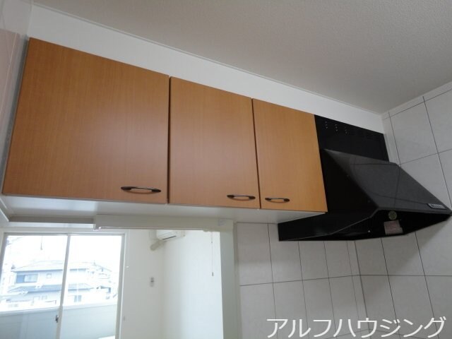 物件内観写真7　(キッチン吊戸)