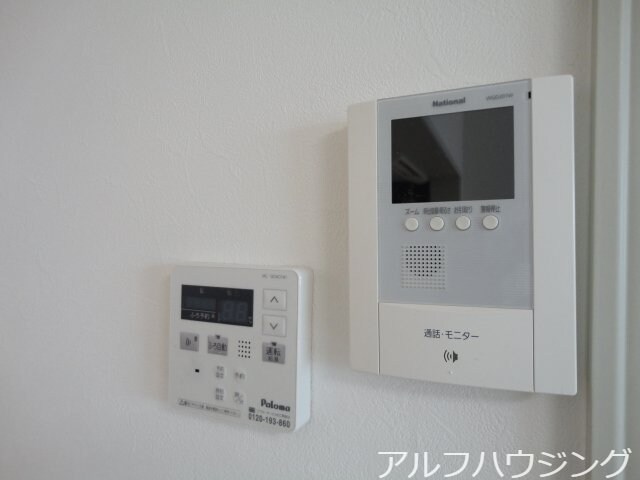物件内観写真17　(カメラ付インターホン)