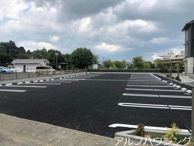 物件外観写真3　(駐車場)