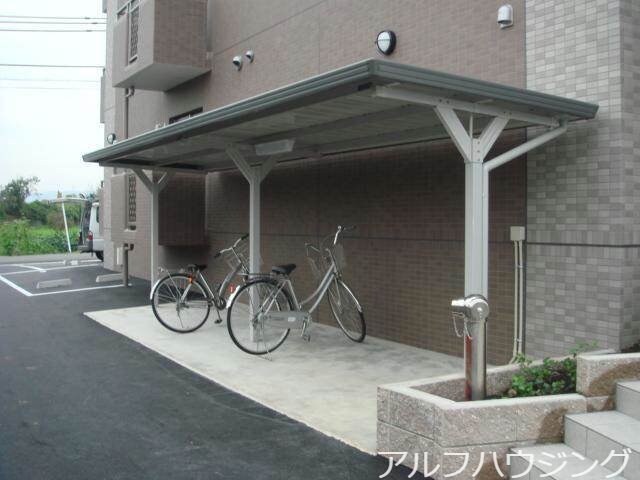 物件外観写真3　(駐輪場)
