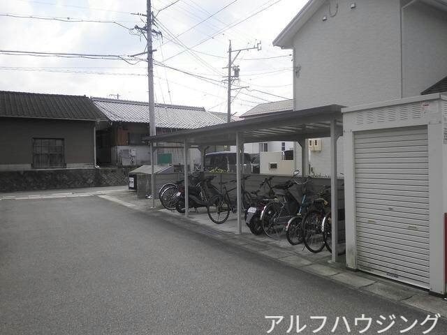 物件外観写真3　(駐輪場)