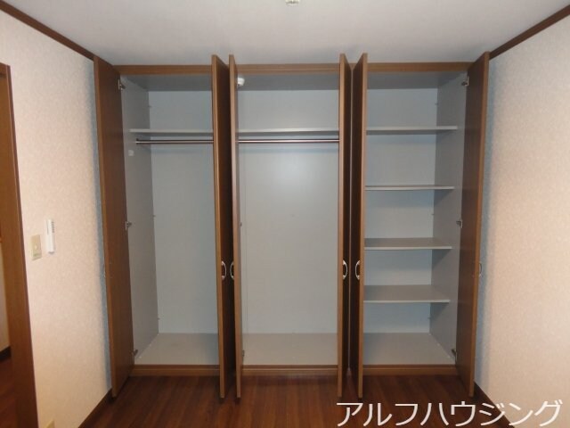 物件内観写真11　(南洋室収納)