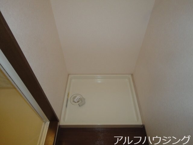 物件内観写真14　(洗濯機置場)