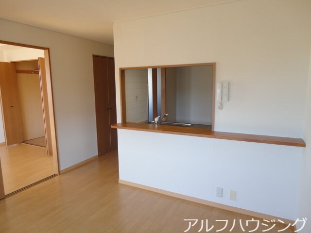 物件内観写真4　(リビング)