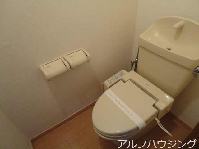 物件内観写真16　(シャワー付きトイレ)