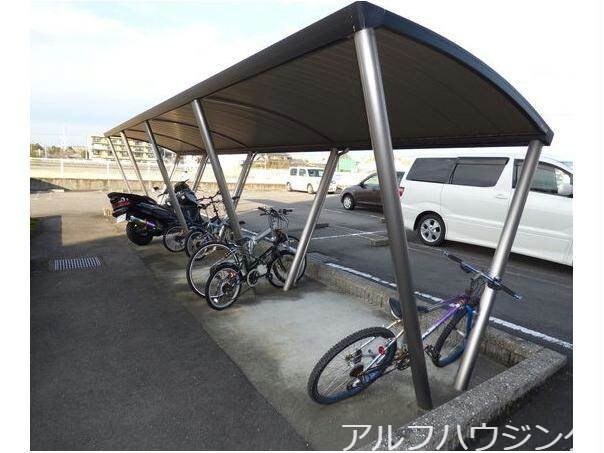 物件外観写真5　(駐輪場)