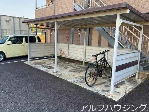 物件外観写真3　(駐輪場)