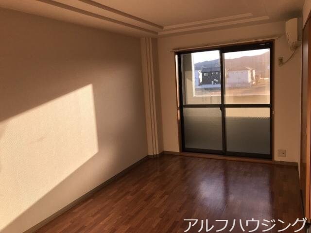 物件内観写真5　(リビング)