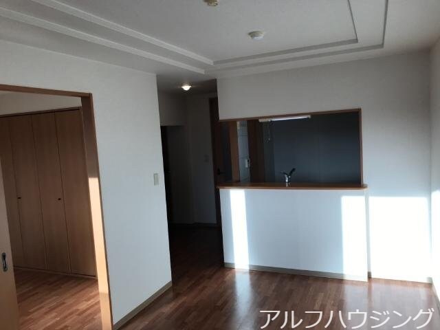 物件内観写真6　(リビング)