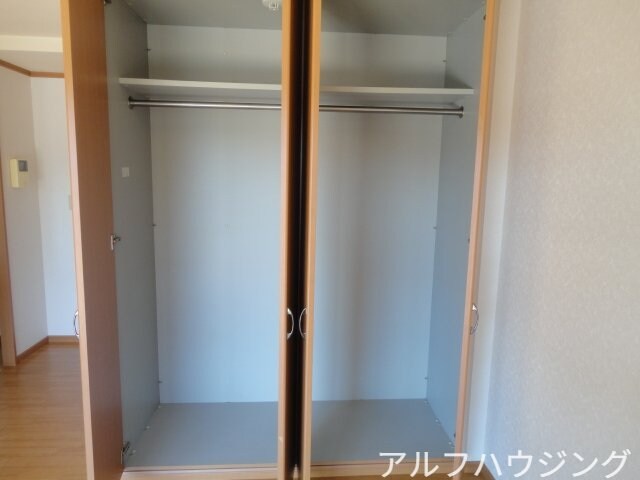 物件内観写真19　(リビング収納)