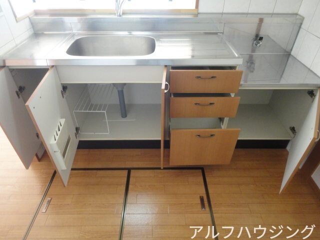 物件内観写真21　(キッチン下収納)