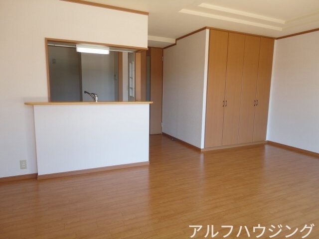 物件内観写真23　(リビング３)