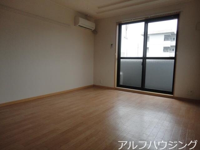 物件内観写真4　(洋室)