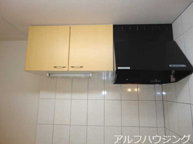 物件内観写真13　(キッチン吊戸棚)