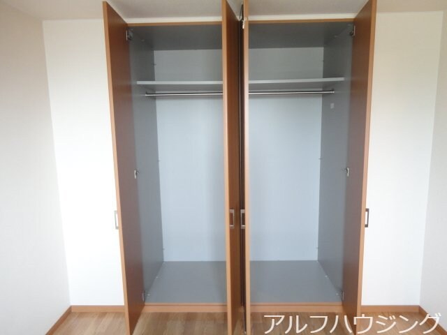 物件内観写真11　(北洋室収納)