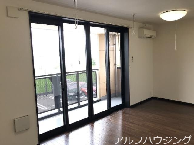 物件内観写真5　(リビング)