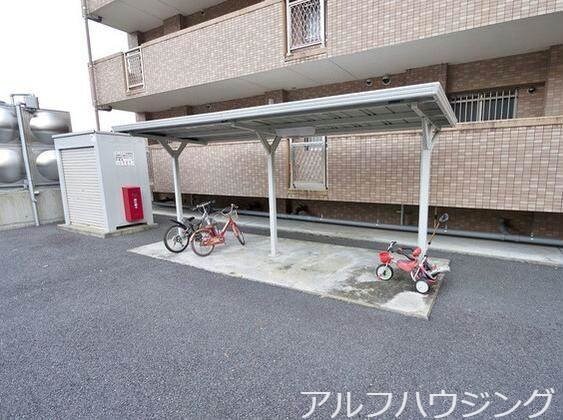 物件外観写真4　(駐輪場)