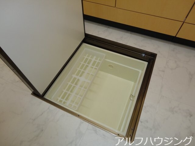 物件内観写真10　(床下収納)