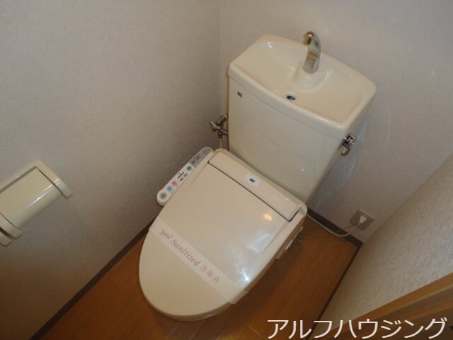 物件内観写真16　(シャワー付トイレ)