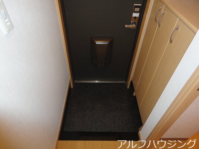 物件内観写真19　(玄関)