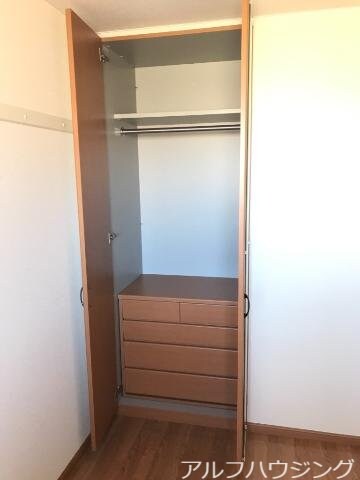 物件内観写真12　(北洋室収納)