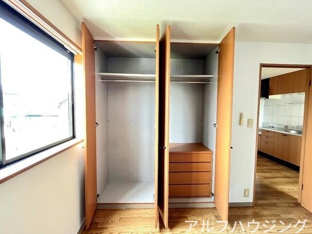 物件内観写真13　(北洋室収納)