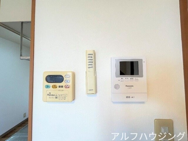 物件内観写真18　(カメラ付インターホン)