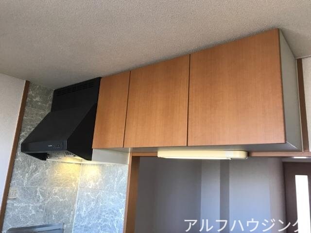 物件内観写真6　(キッチン吊戸)