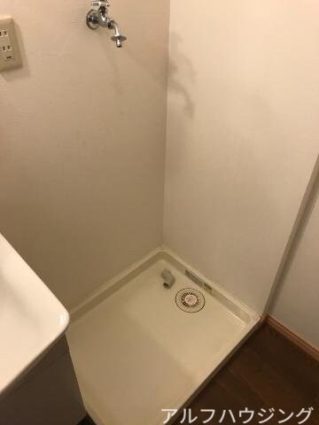 物件内観写真16　(洗濯機置場)