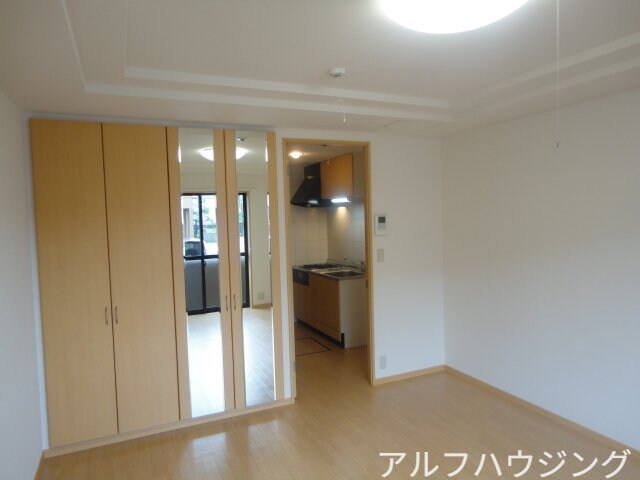 物件内観写真4　(洋室)