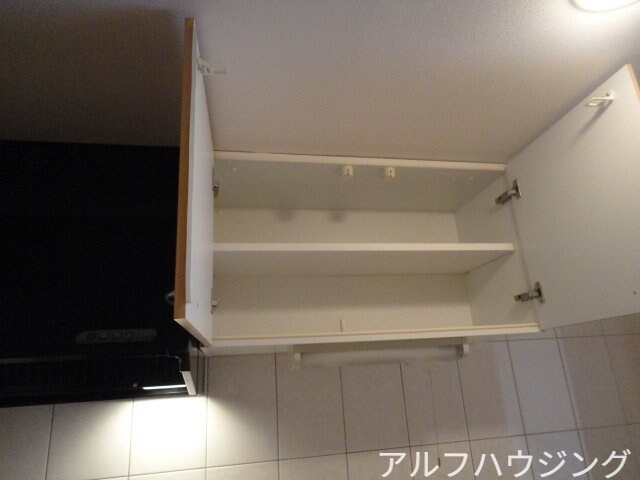 物件内観写真9　(吊戸棚)