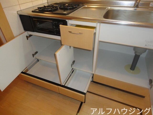 物件内観写真10　(キッチン収納)