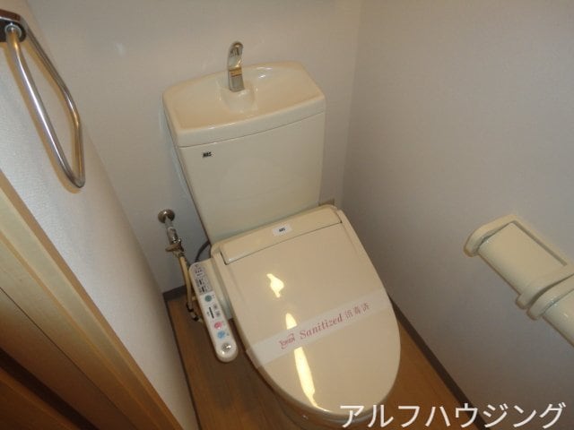 物件内観写真12　(シャワー付トイレ)