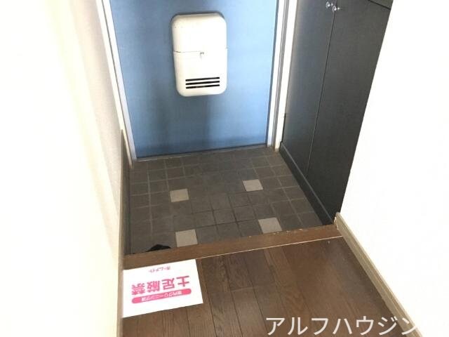 物件内観写真4　(玄関)