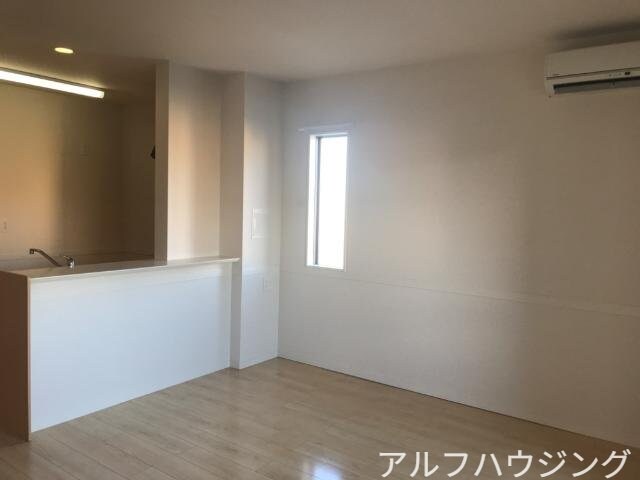 物件内観写真4　(リビング)