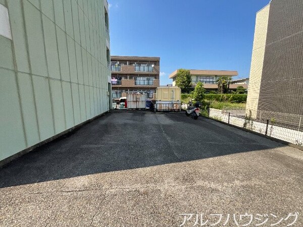 駐車場(外観写真（昼）)