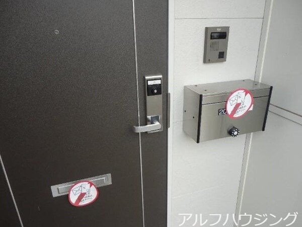 玄関(カード錠)