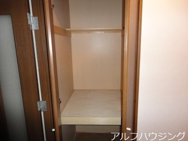 収納(廊下（イメージ）)