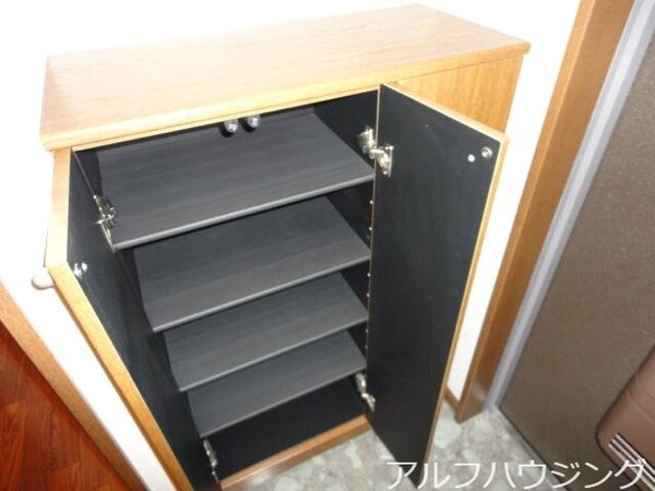 玄関(下駄箱（イメージ）)
