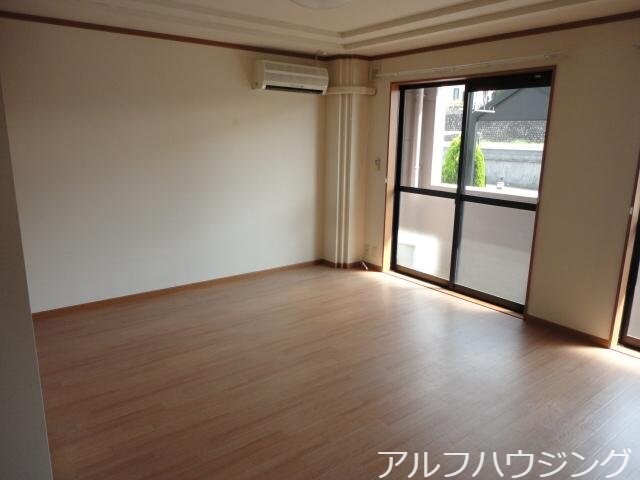 物件内観写真5　(リビング)